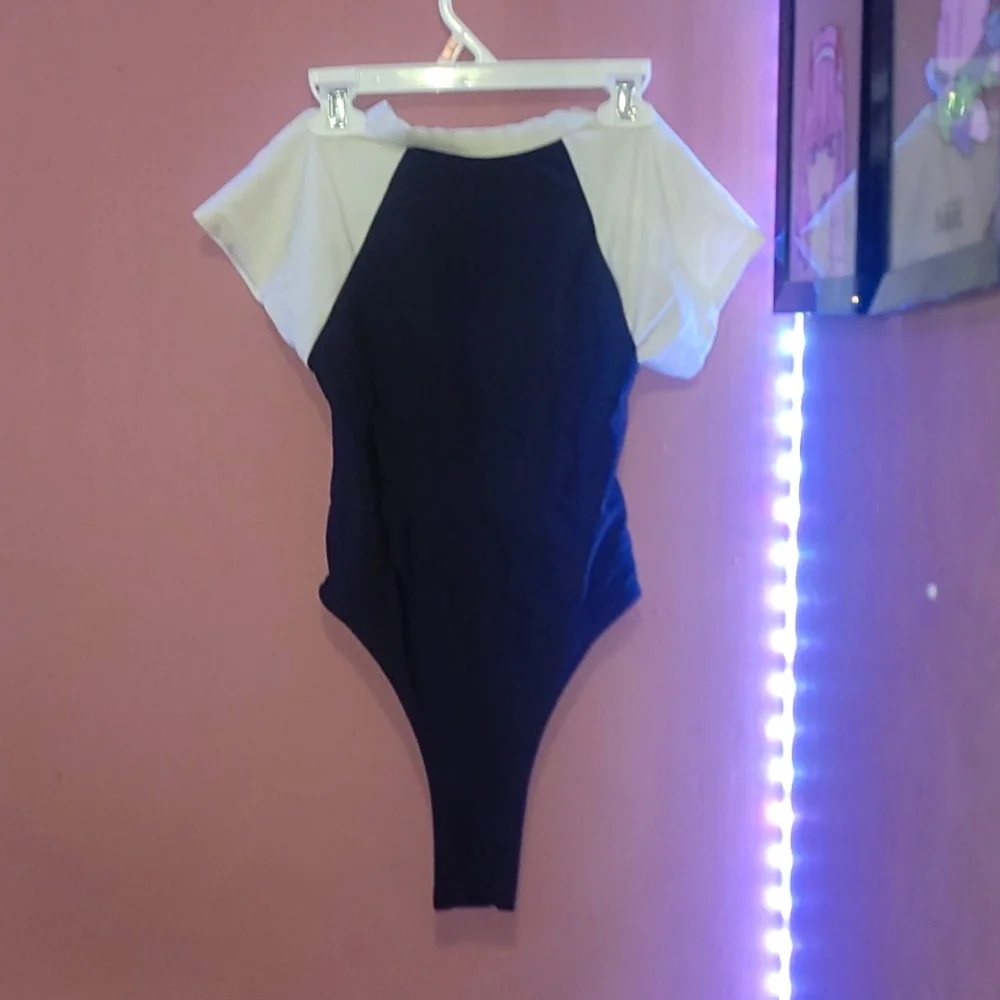 Bathing suit - Picture 1 of 2
